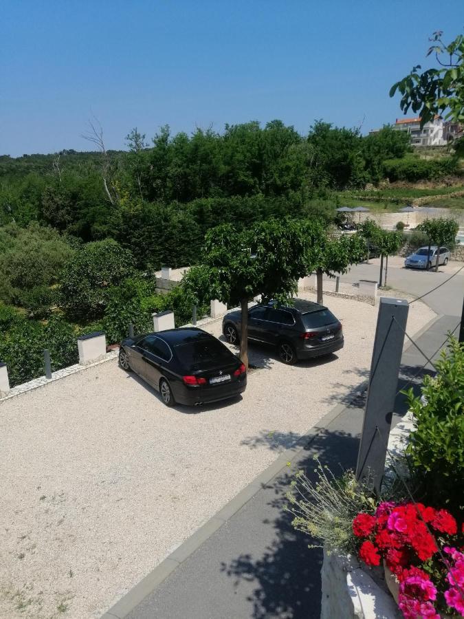 Apartmani Simon ロパール エクステリア 写真