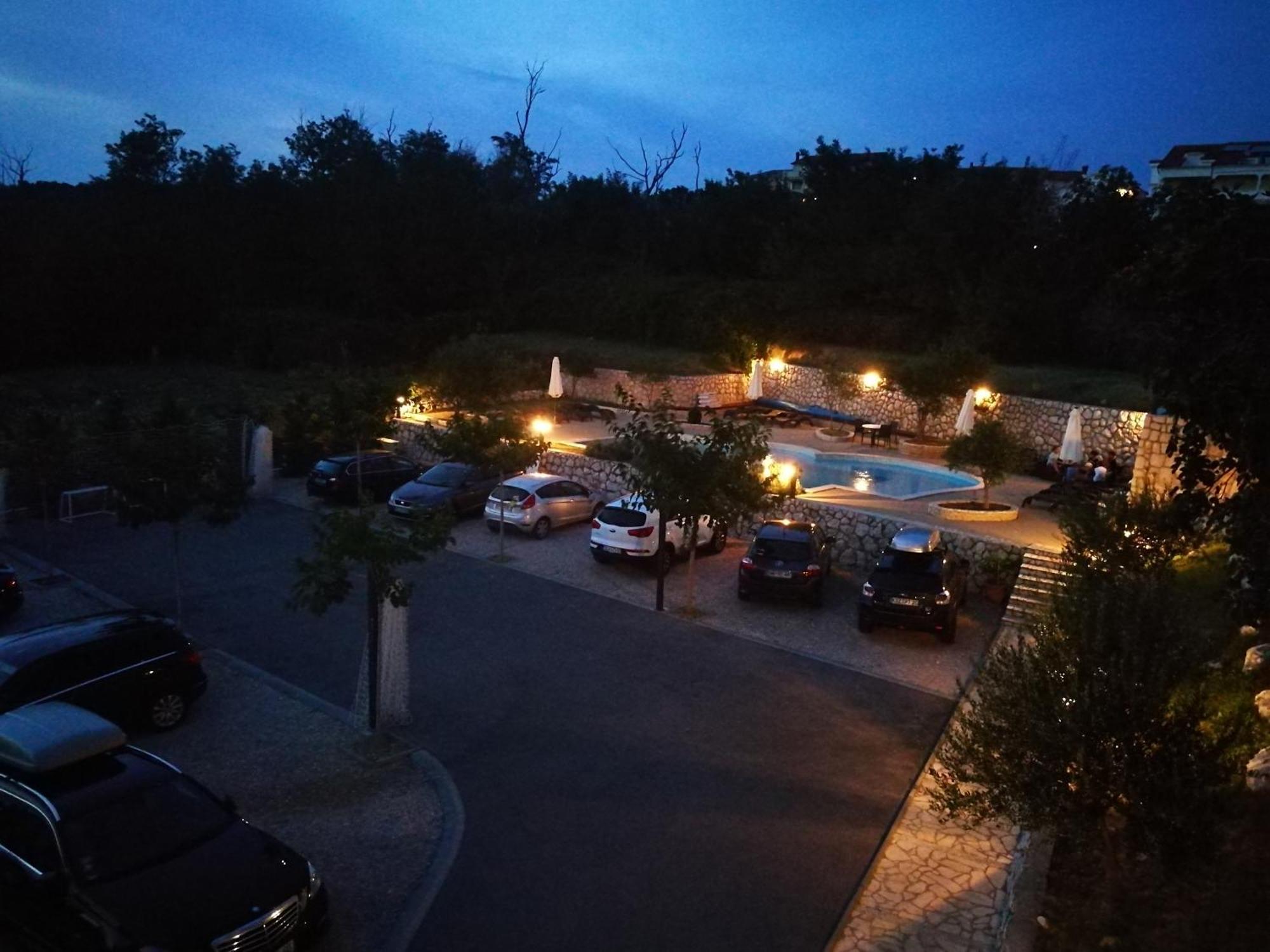 Apartmani Simon ロパール エクステリア 写真