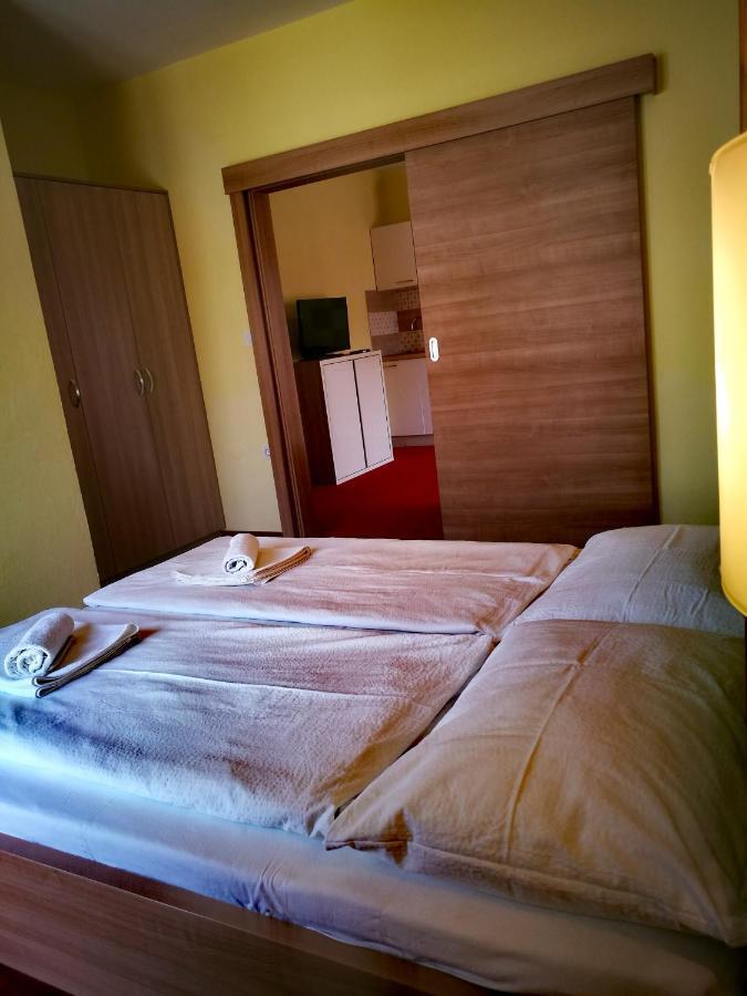 Apartmani Simon ロパール エクステリア 写真